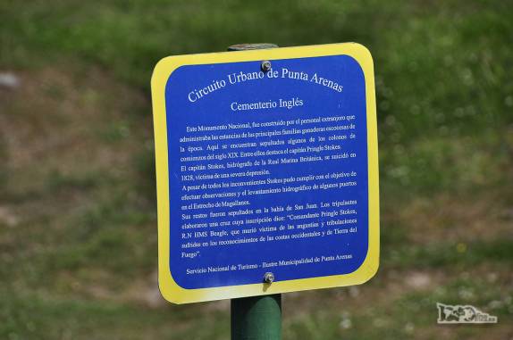 Placa informativa sobre o capitão ingês Pringle Stokes que se suicidou em Puerto Hambre, 60 kms ao sul de Punta Arenas, no extremo sul do Chile, em 1828